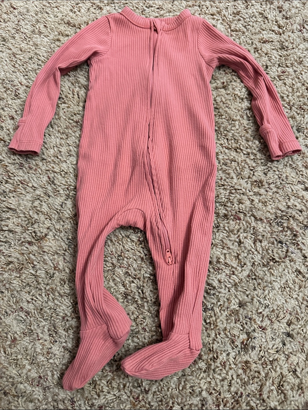 Kids Mauve Ribbed Footed One-Piece Zipper Romper size 3-6 mos.